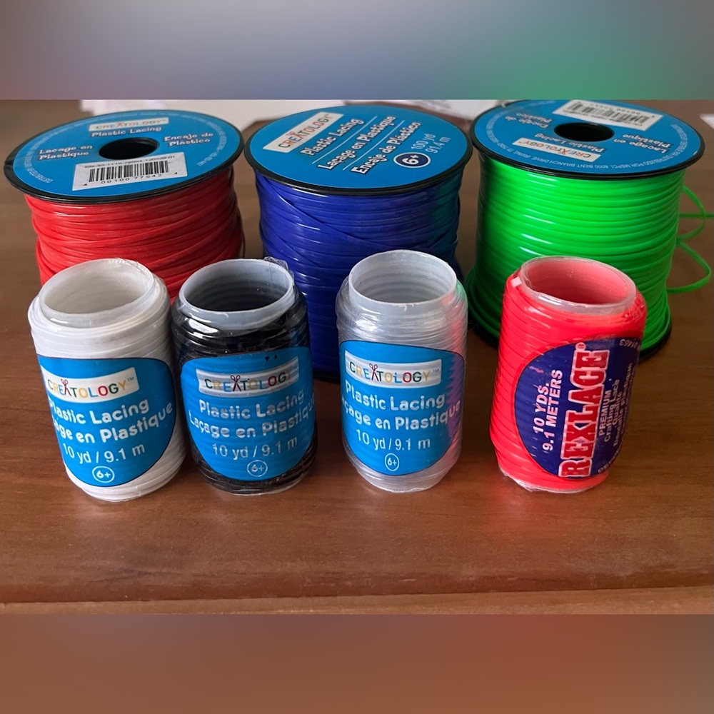 ARTS AND CRAFTS LANYARD STRING.